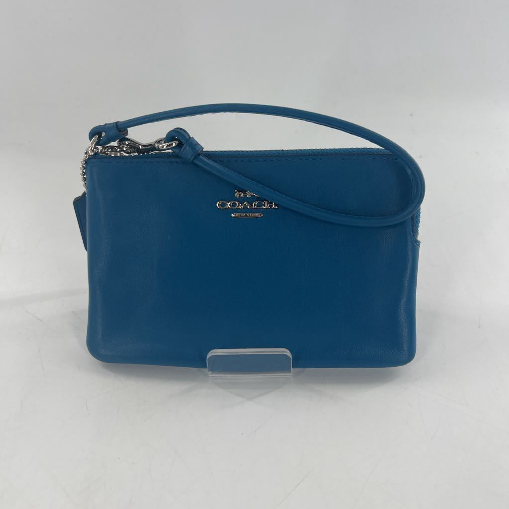 zip wristlet