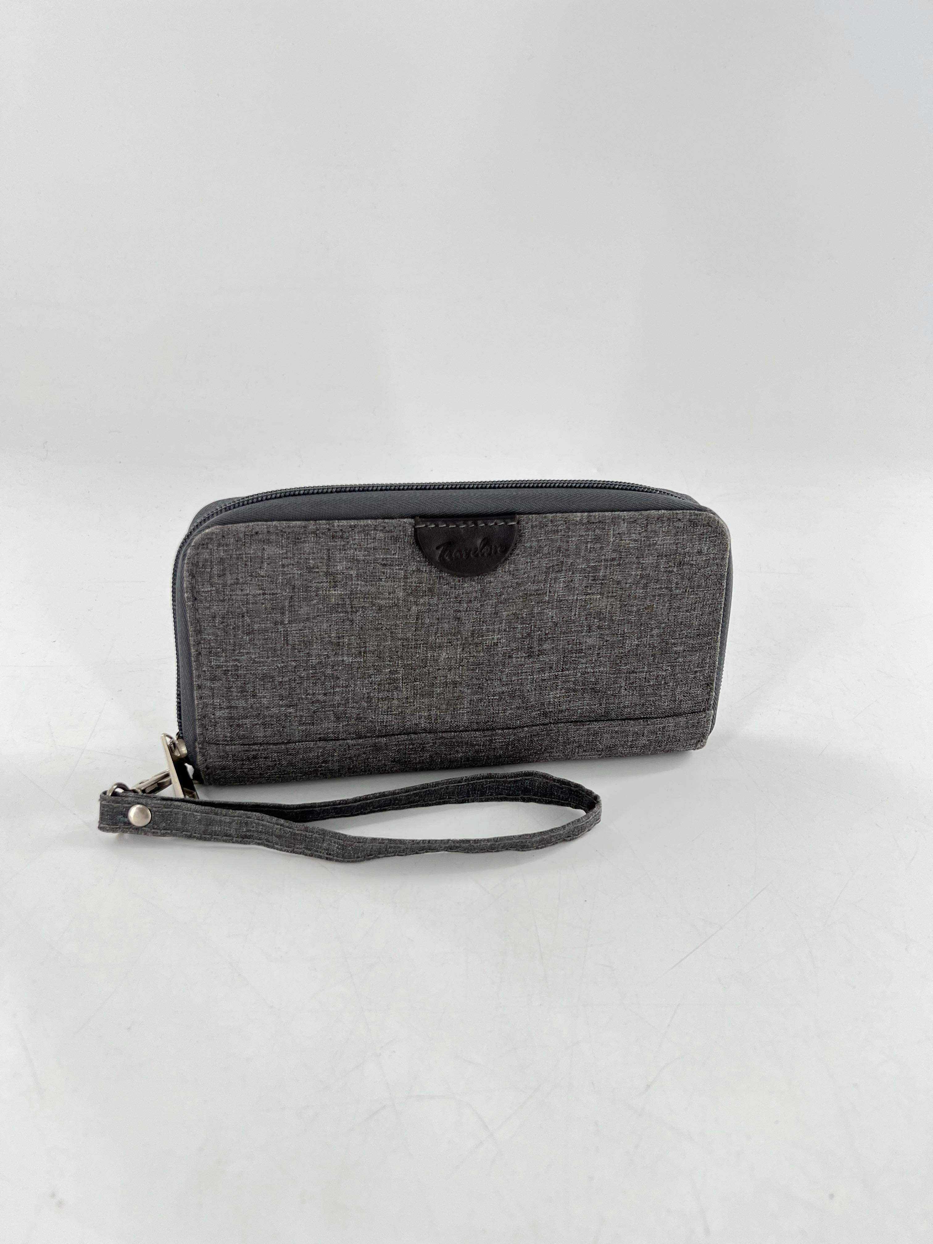 zip around wallet/wristlet w/ box