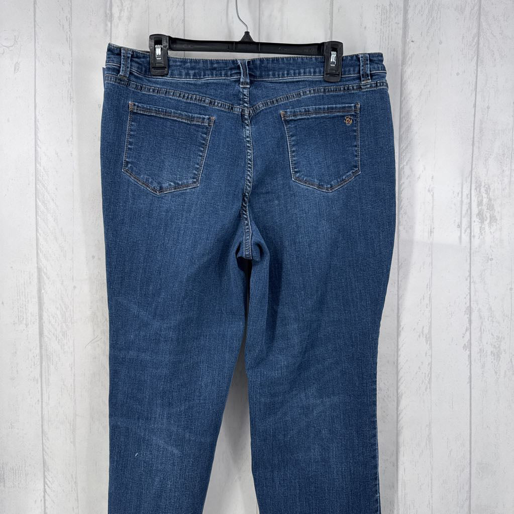 The Girlfriend Medium Wash Jenas