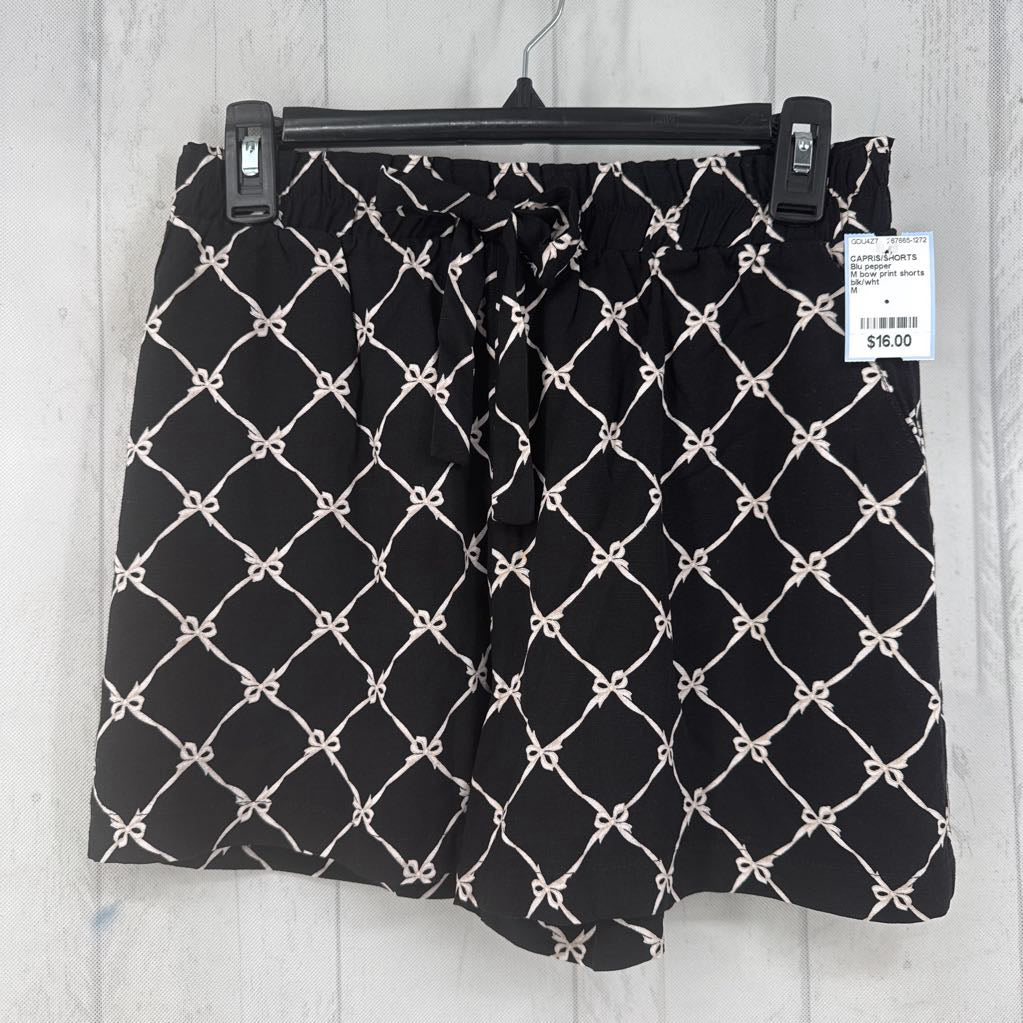 M bow print shorts
