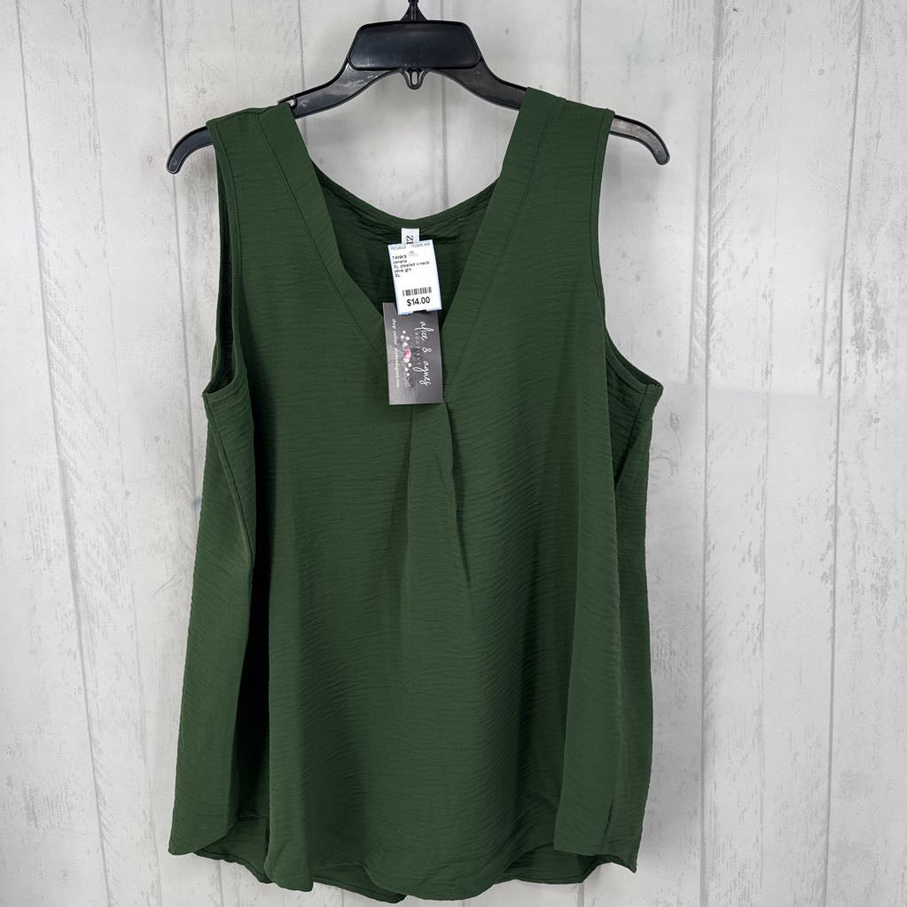 XL pleated v-neck tank