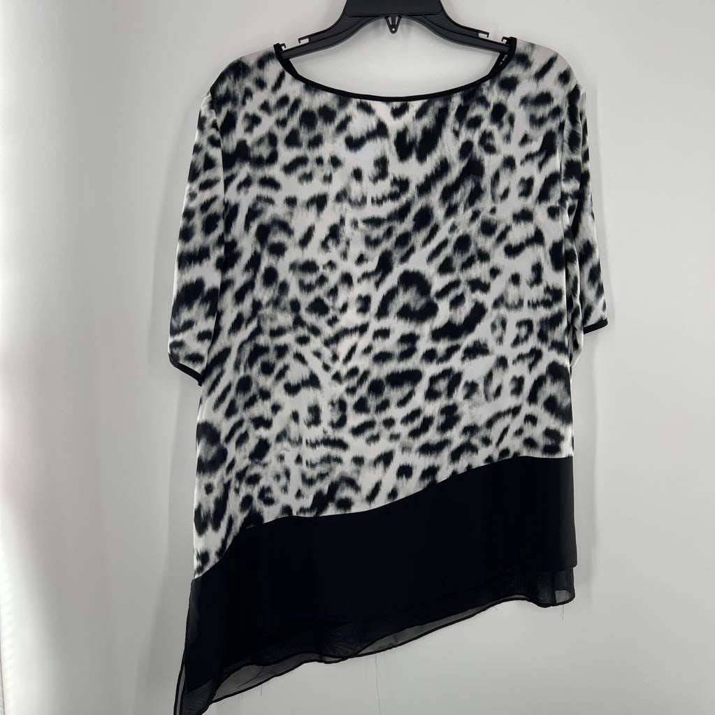 L animal print asymetrical hem s/s top
