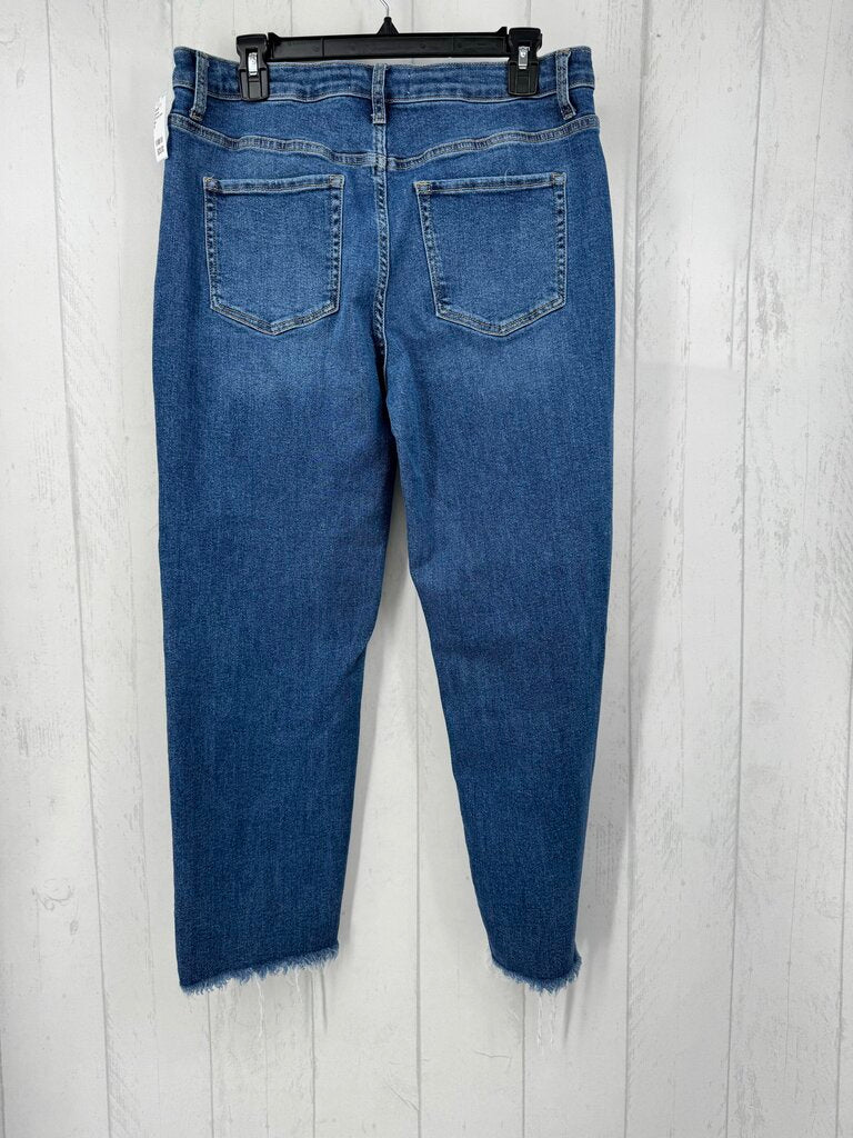 32 frayed jeans