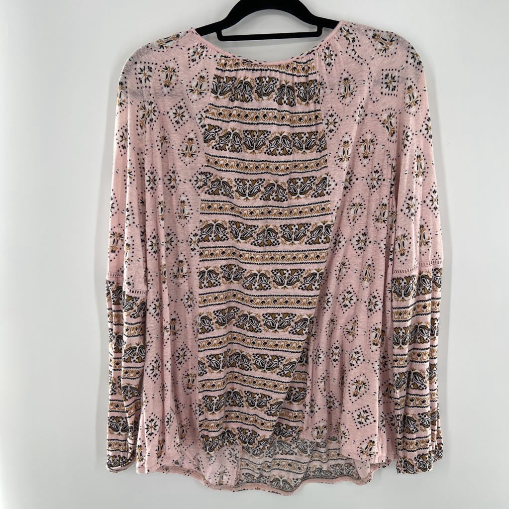 2x l/s print v-neck top