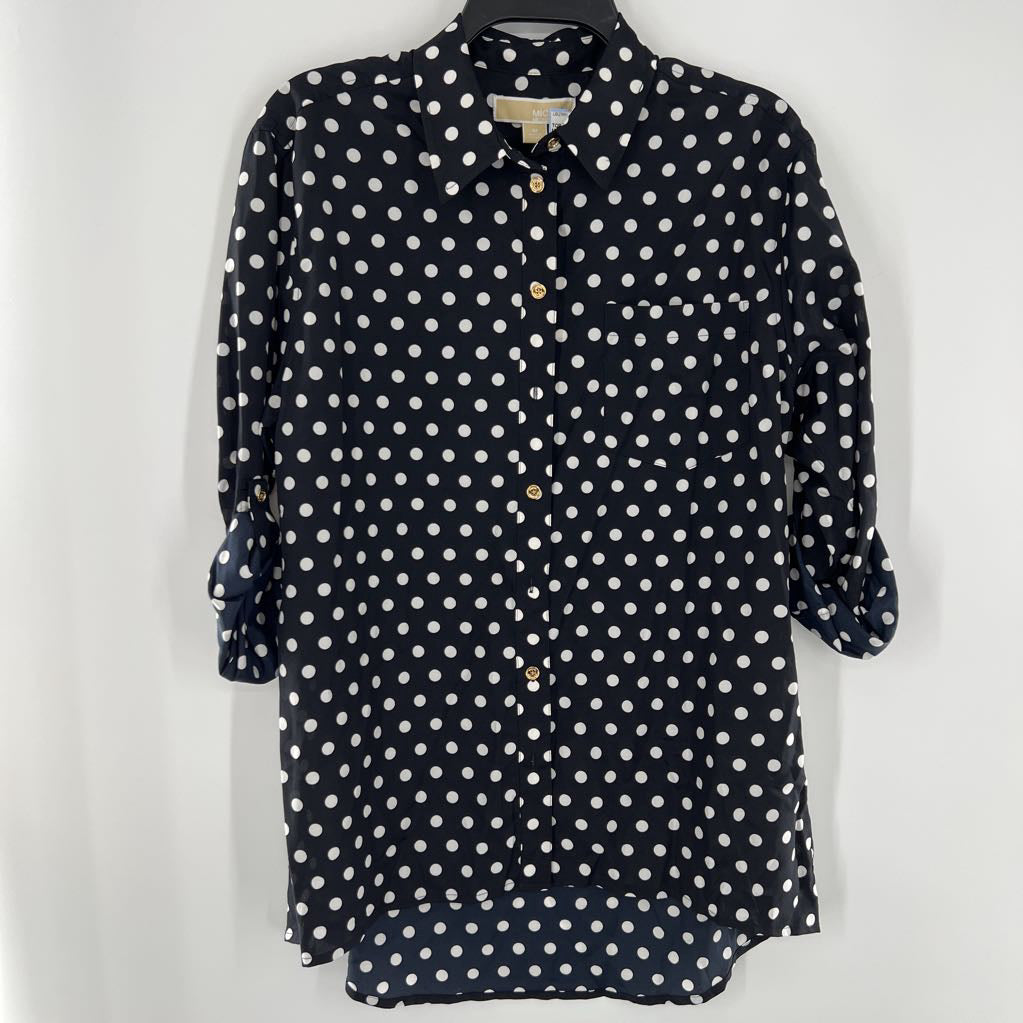 R99 M polka dot button down tab slv top