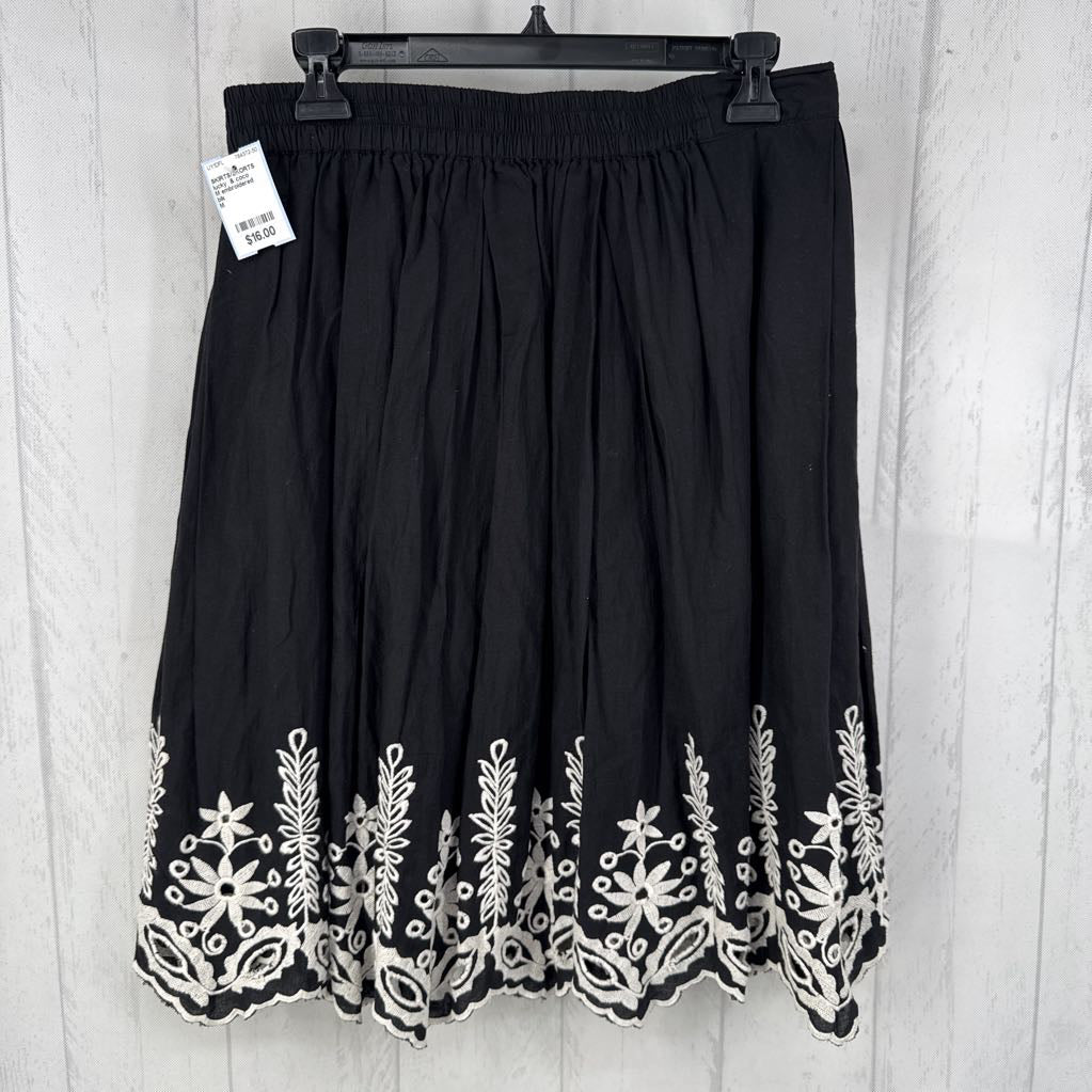 M embroidered pleated skirt