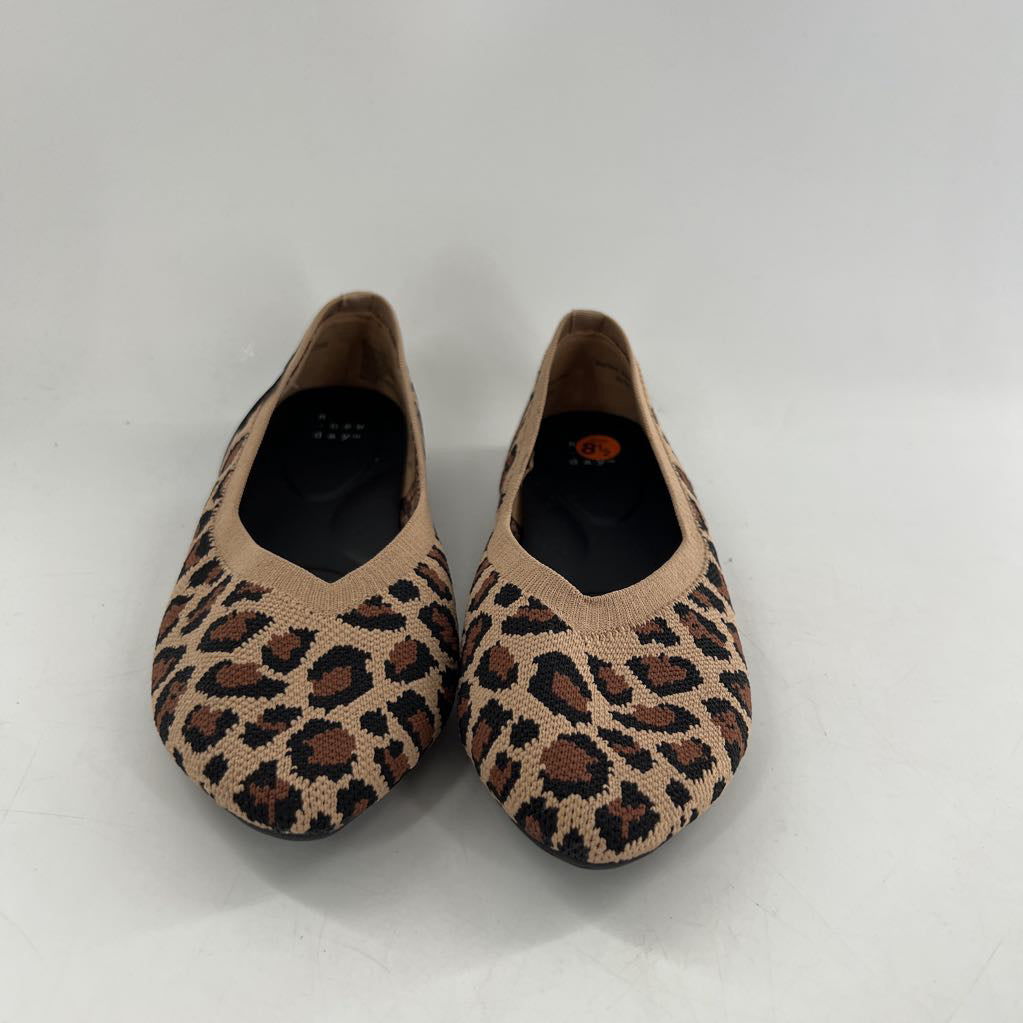 8.5 knit animal print slip-ons