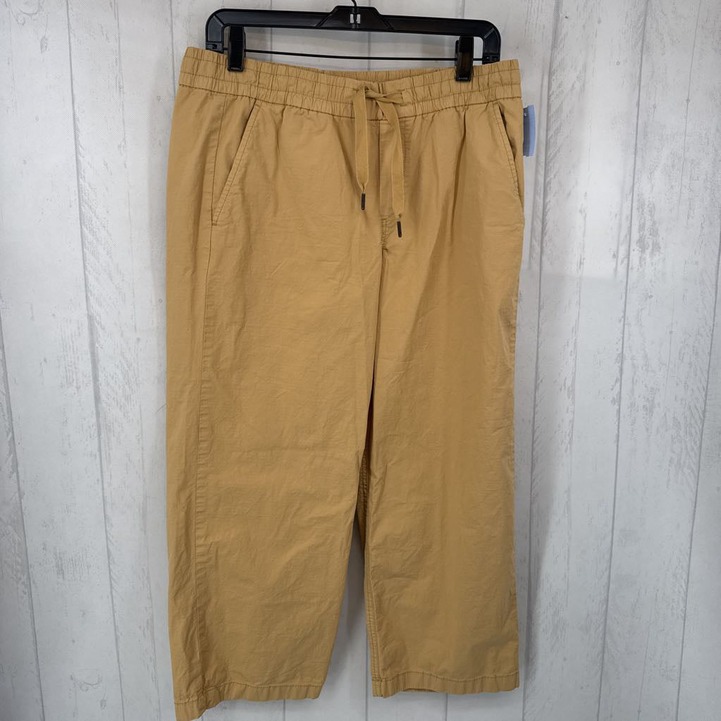 M pull-on khaki capris