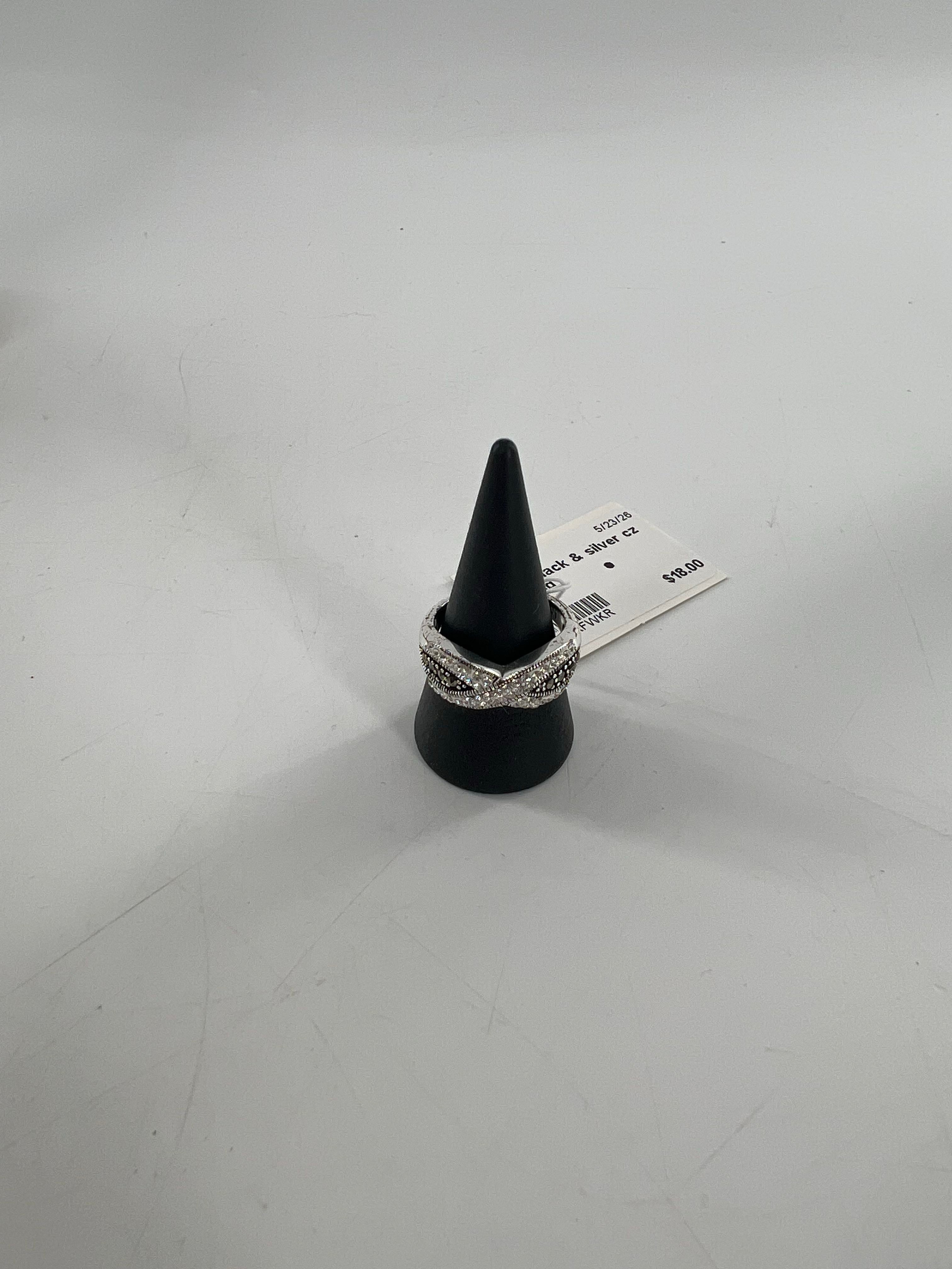 sz7 black & silver cz x ring