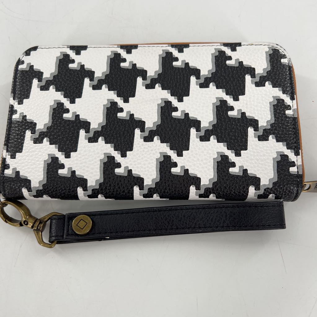 houndstooth print vegan leather wristlett