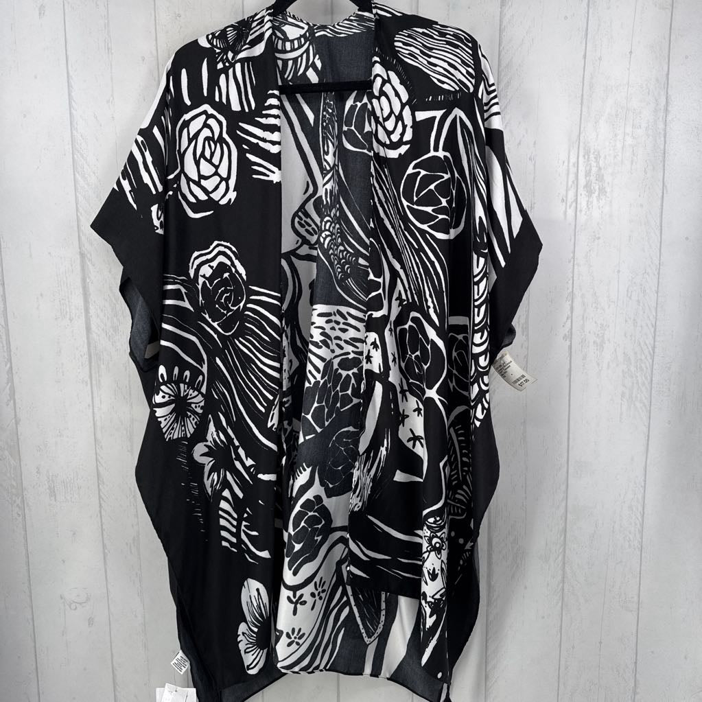 NWT Tasseled Patterned Kimono