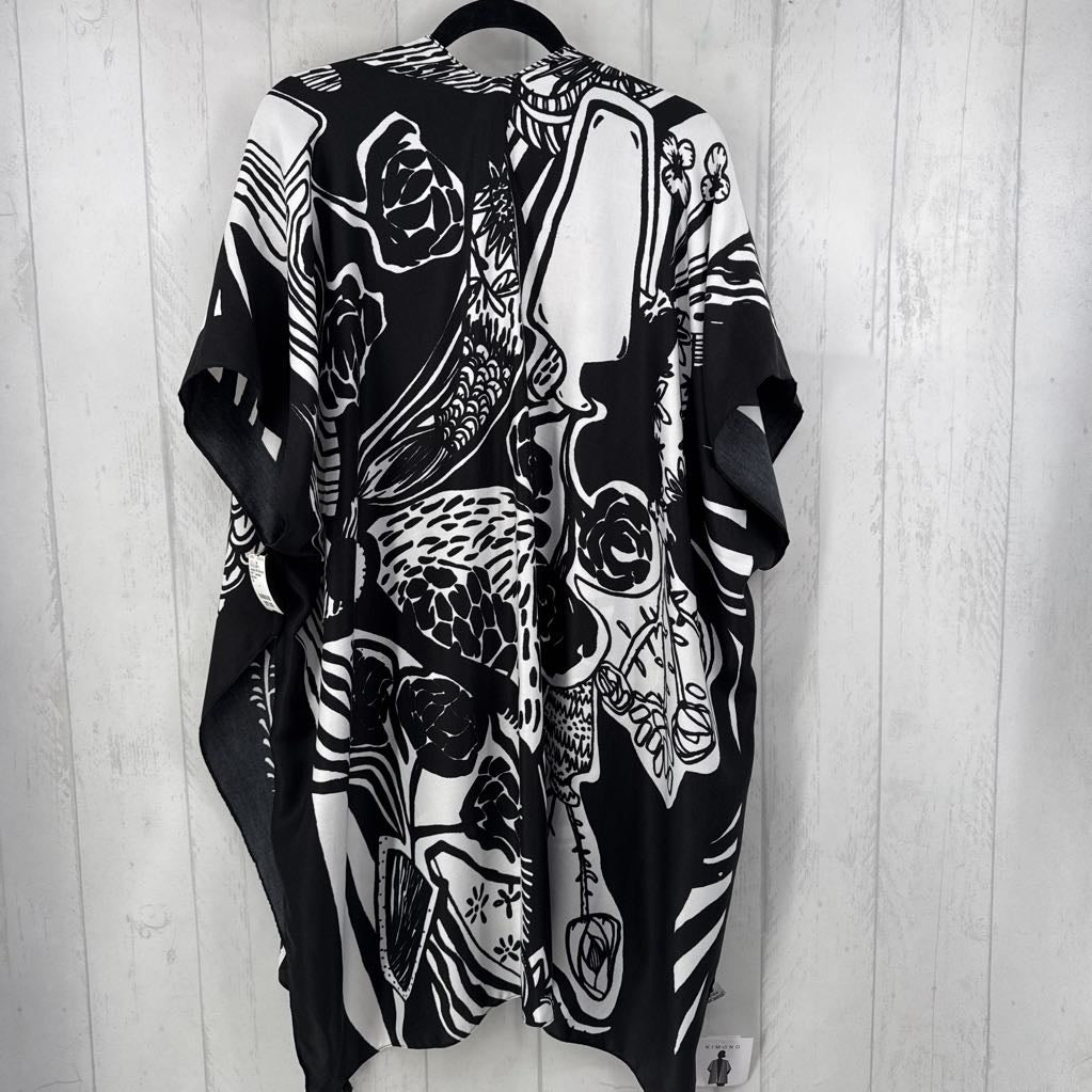 NWT Tasseled Patterned Kimono
