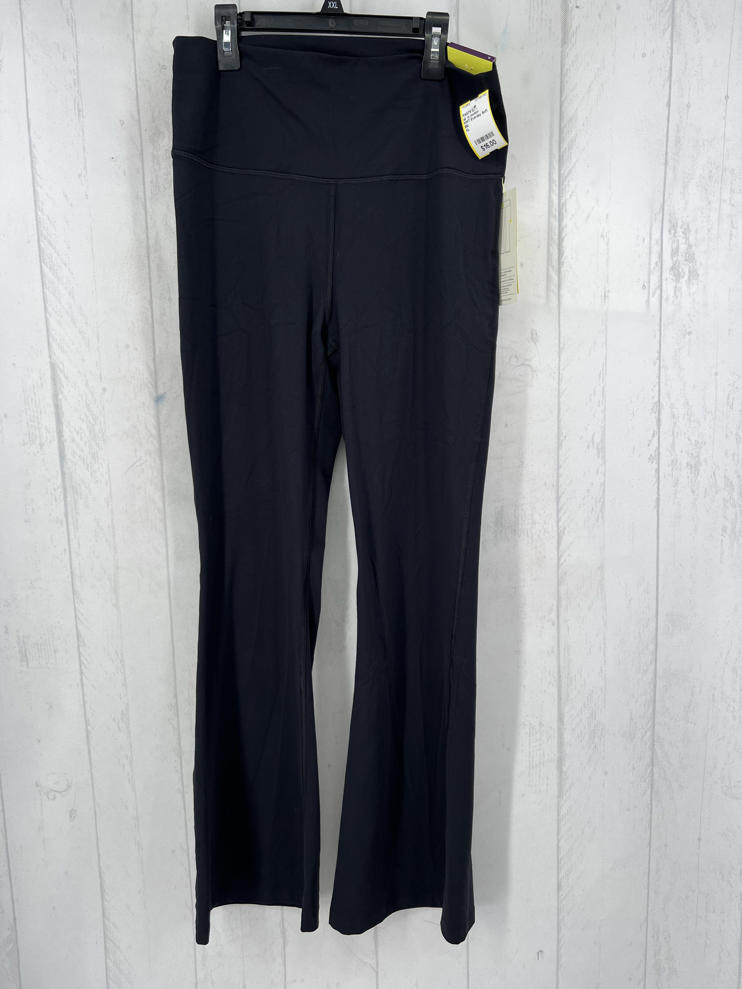 NWT Everday Soft Flare Legging