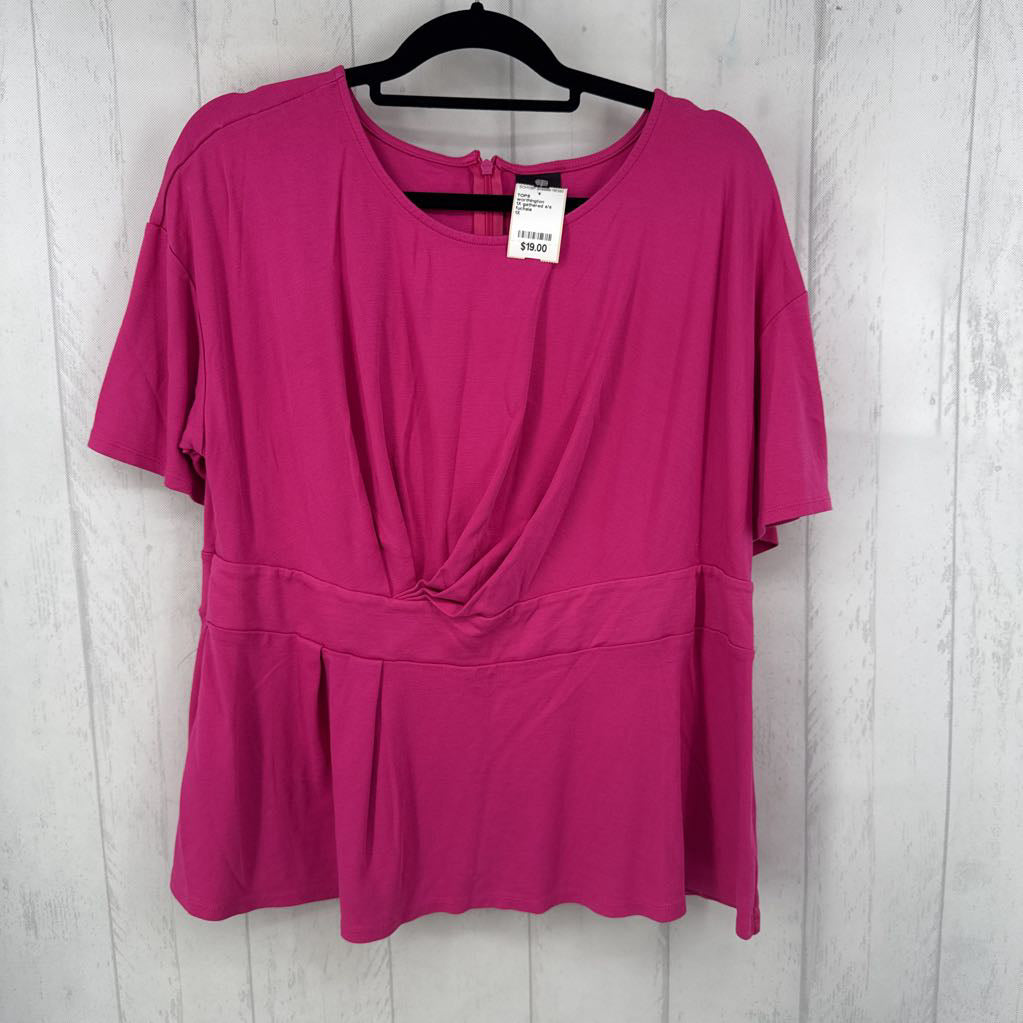 1X gathered s/s peplum top