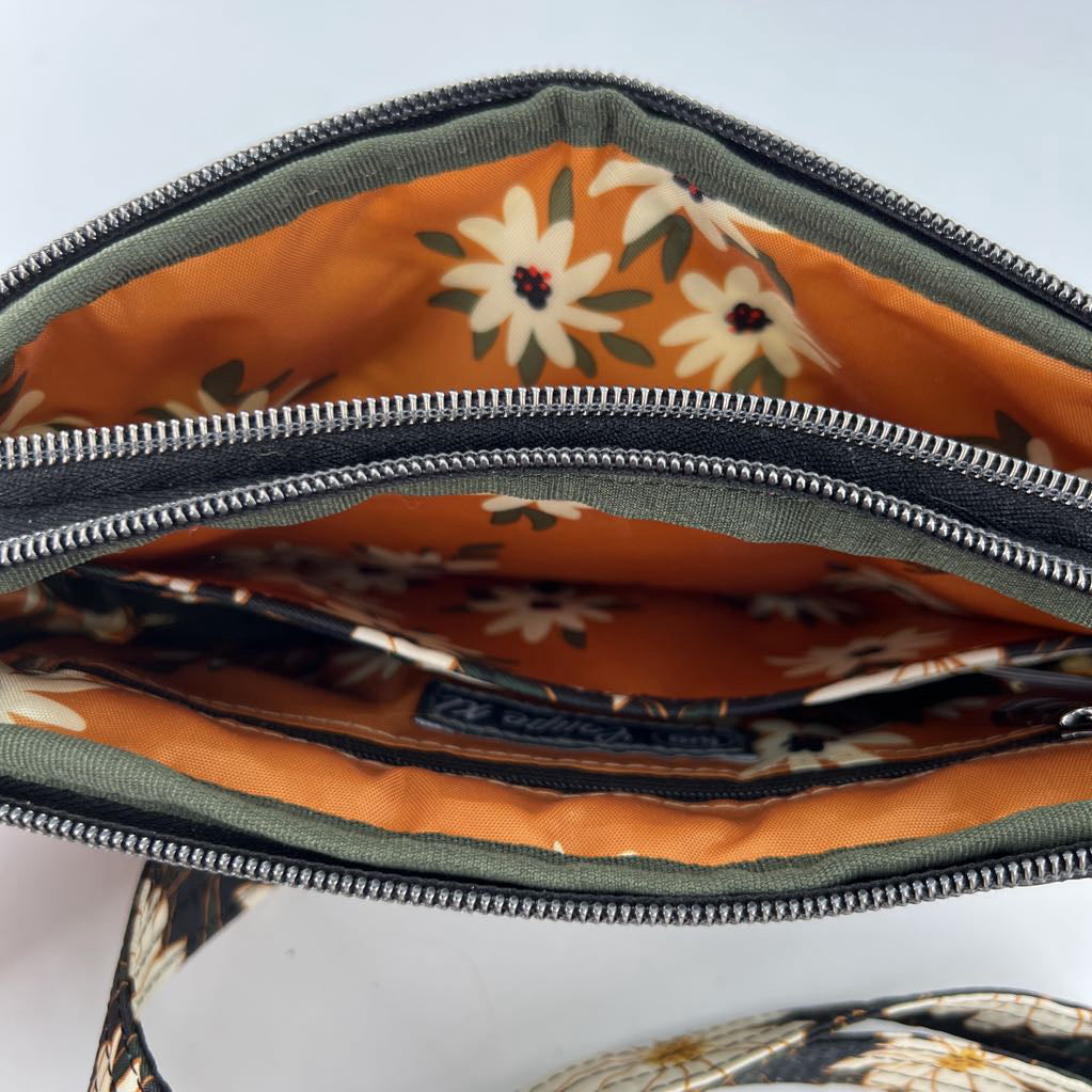 quilted daisy pattern double zip crossbody