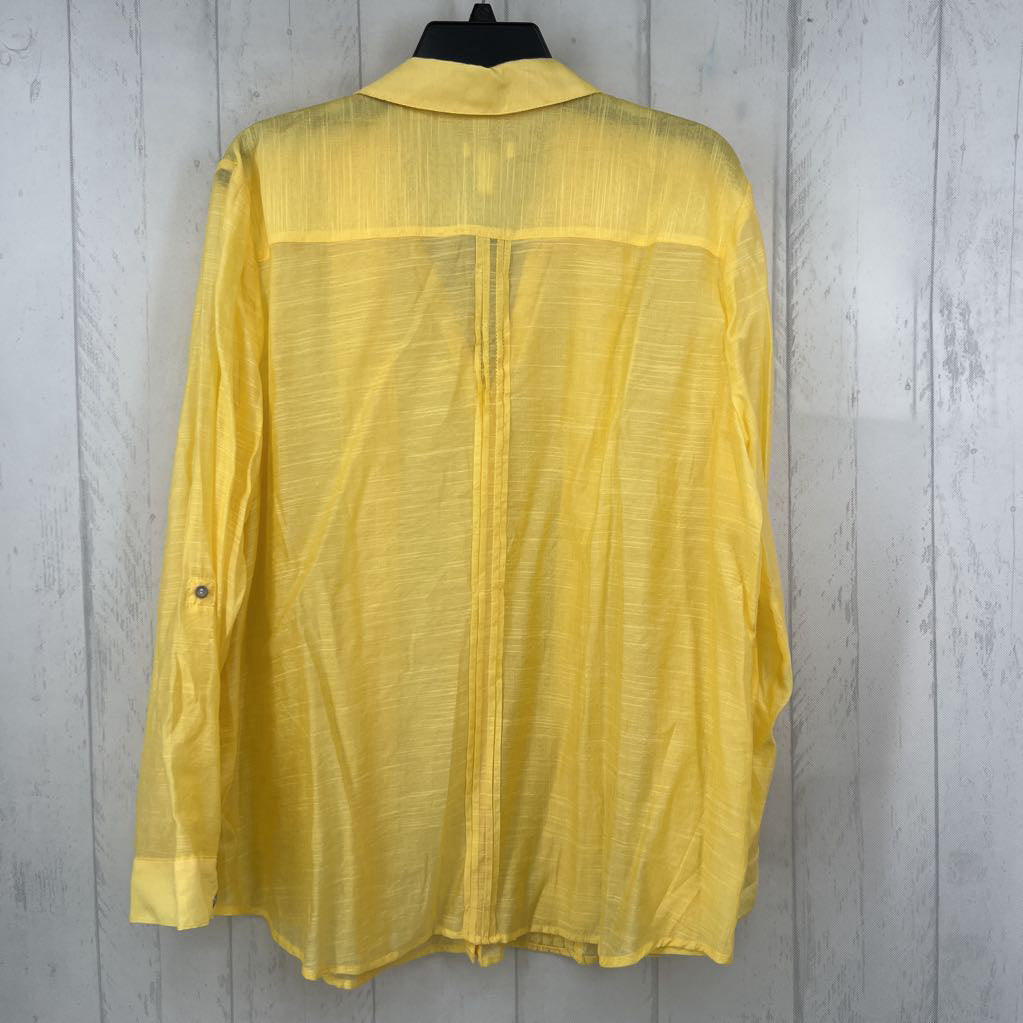 XL lightweight button down l/s top