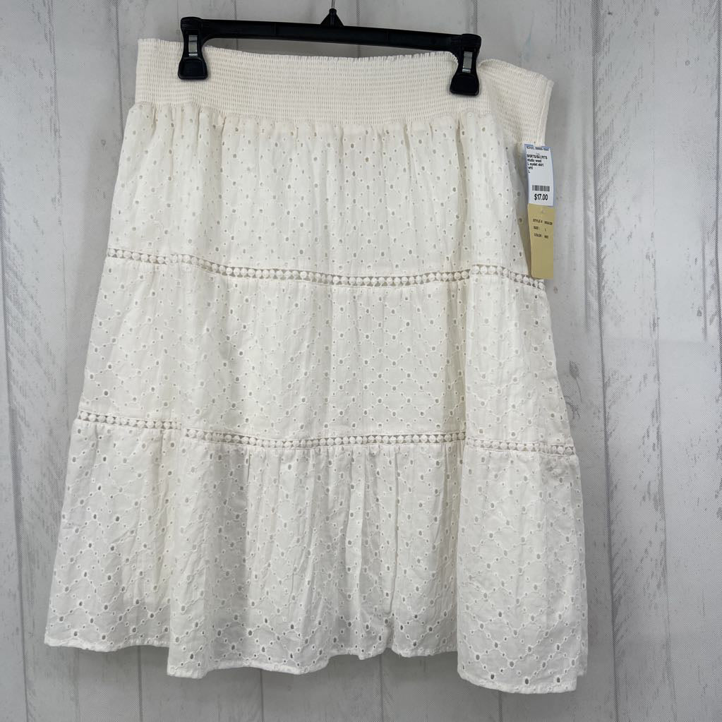 L eyelet skirt