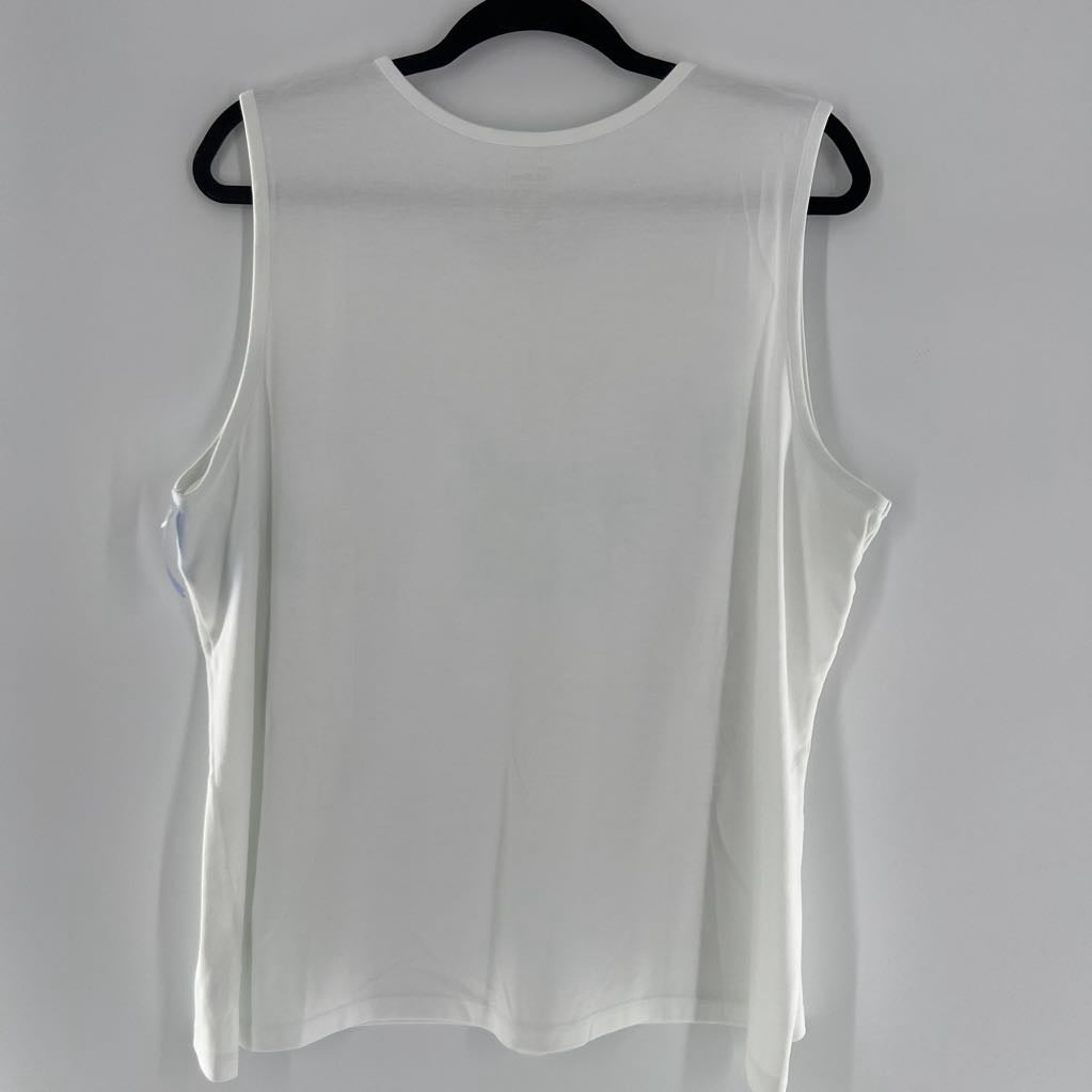 2x scoop neck tank