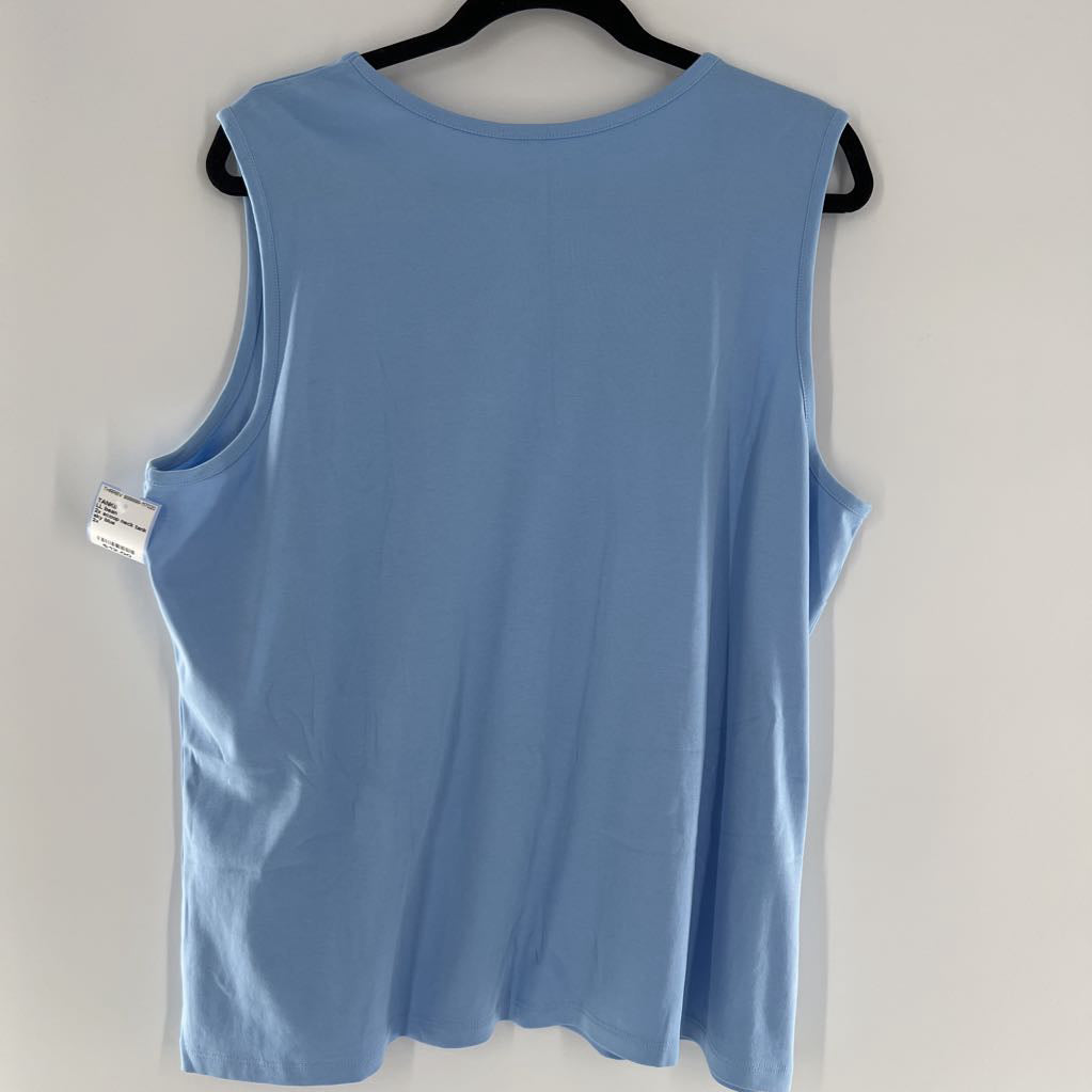 2x scoop neck tank