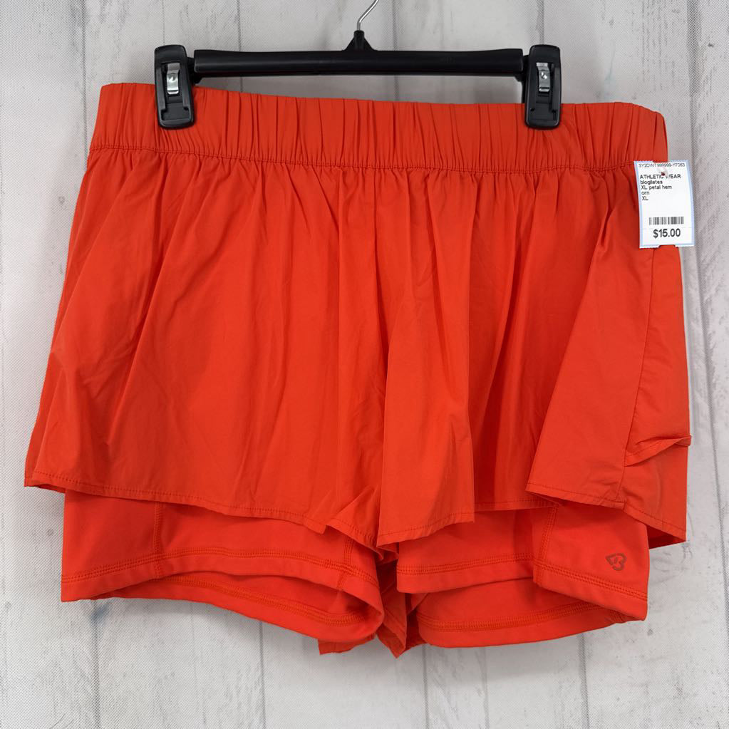 XL petal hem shorts