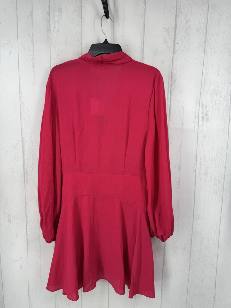 16 v-neck pleated l/s dress