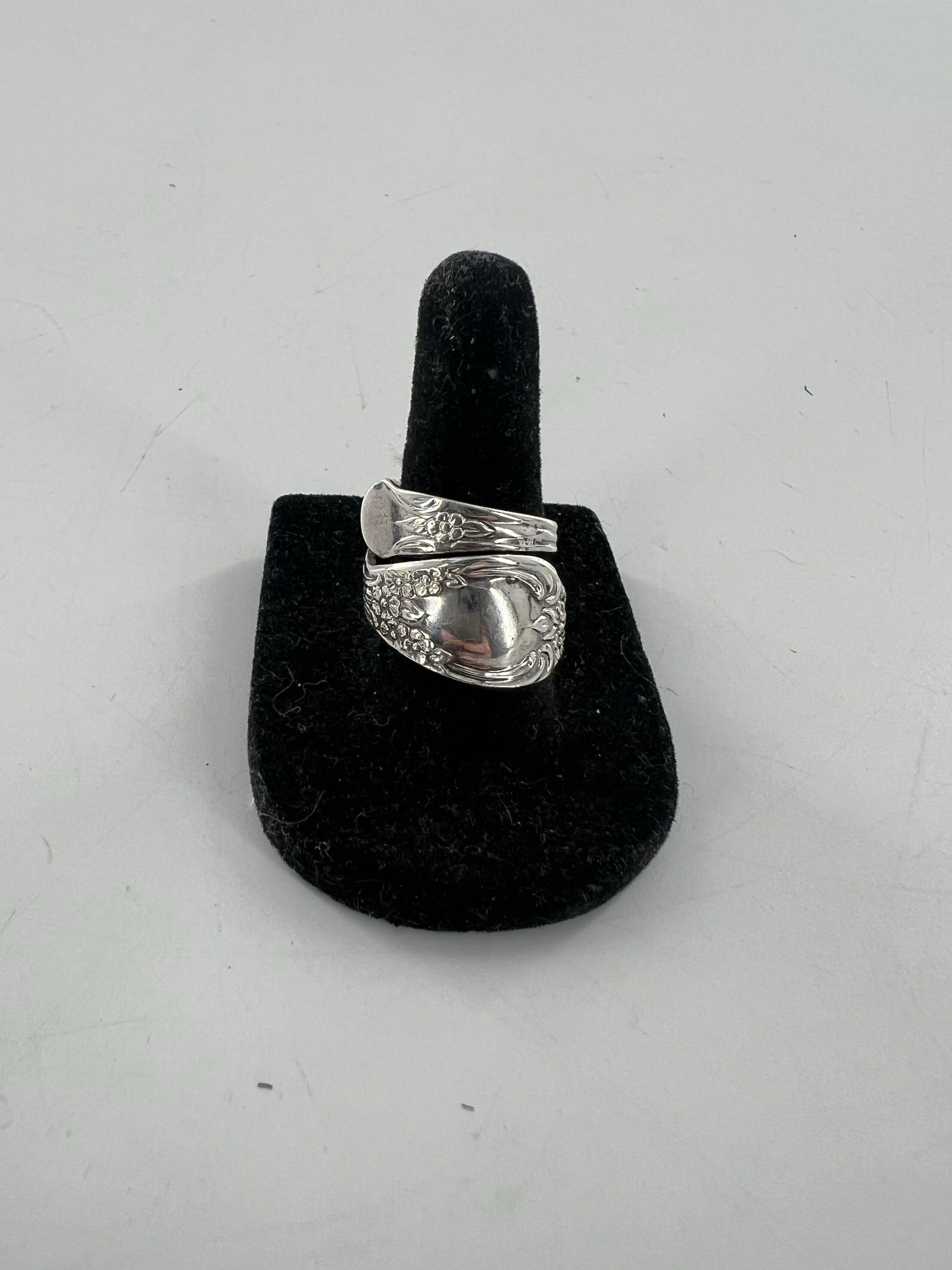 sz 4 silver spoon ring