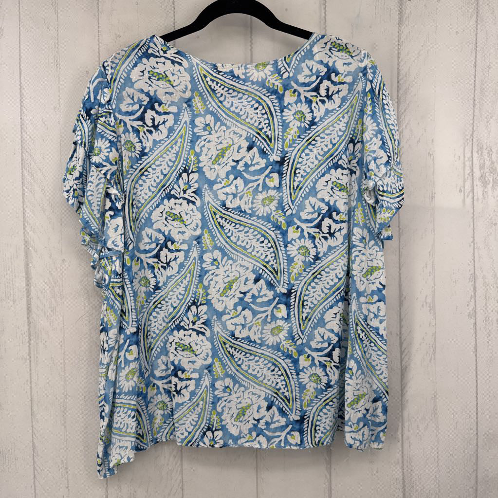 1X flo print v-neck ruffled s/s top