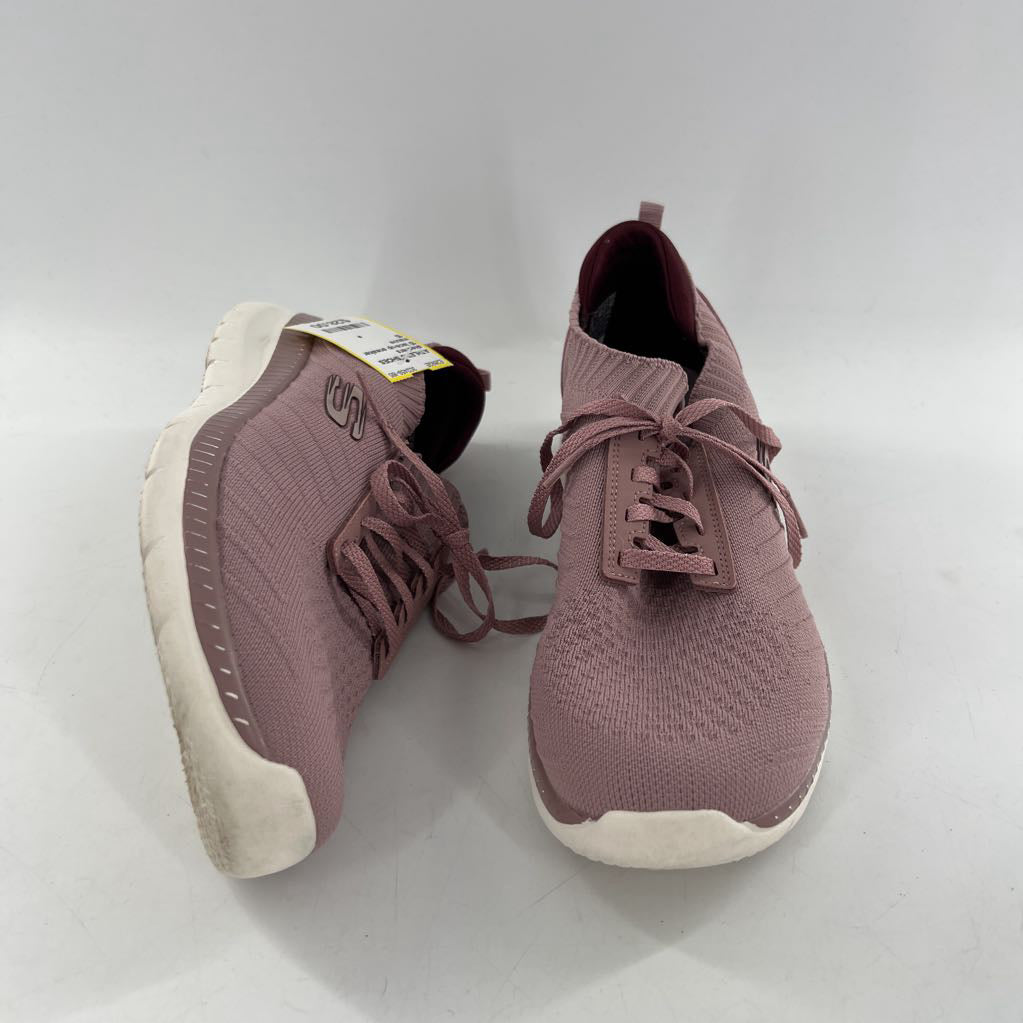 10 lace-up sneaker