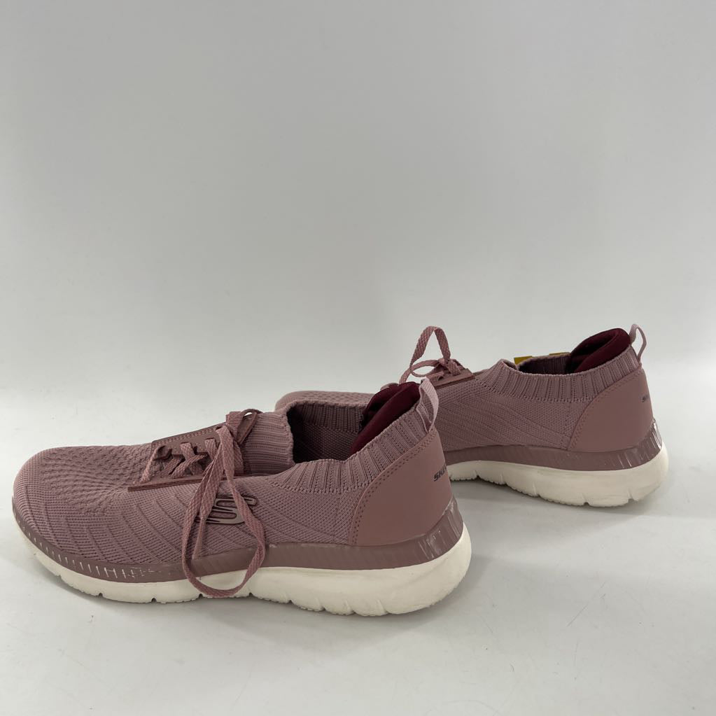 10 lace-up sneaker