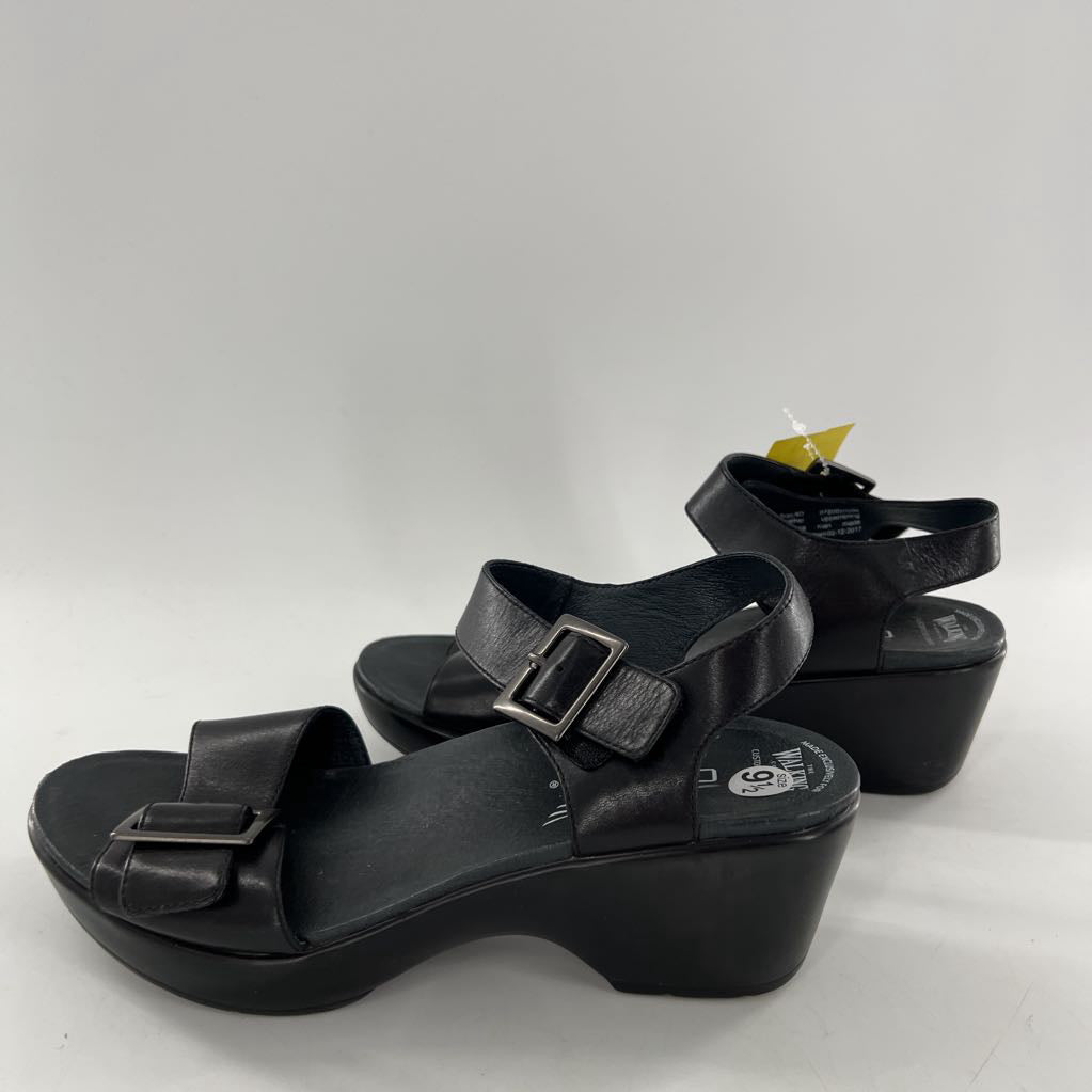 9.5 velcro strap double buckle sandal