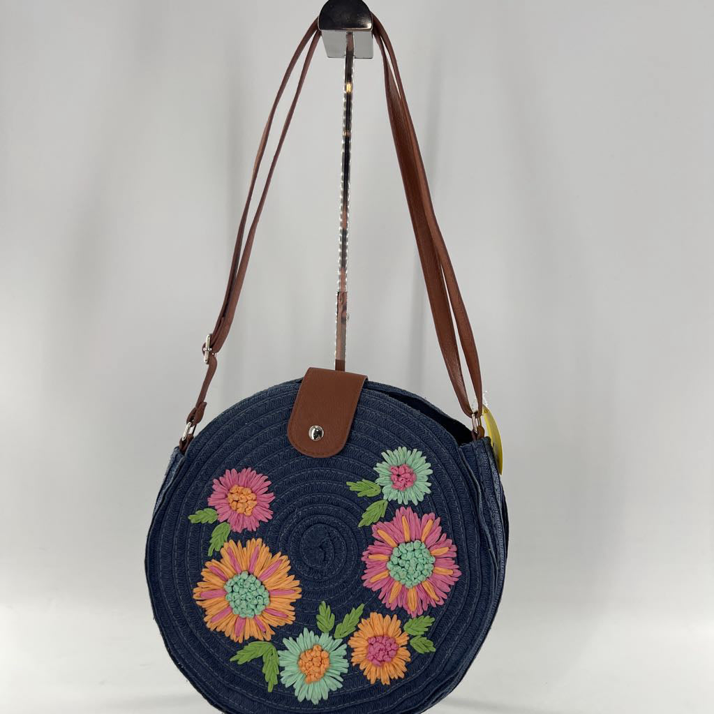 round woven flower straw purse