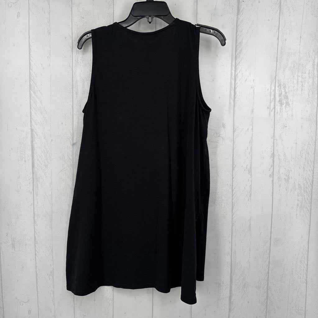 M embroidered split neck tank