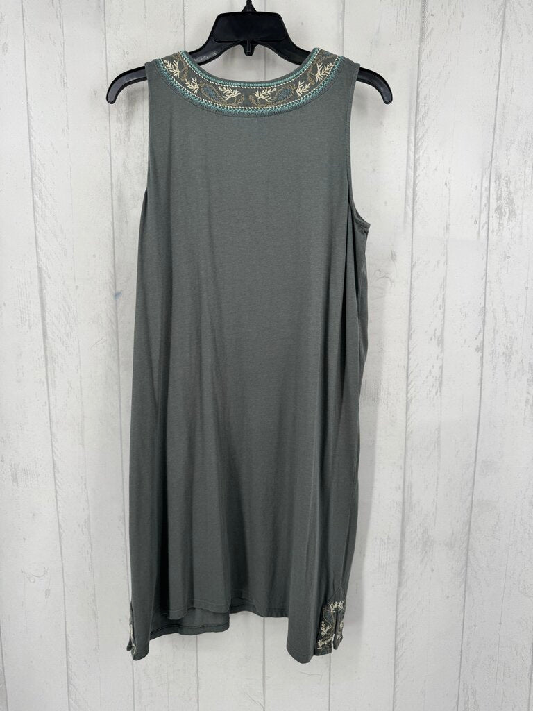 M embroidered v-neck slvls dress