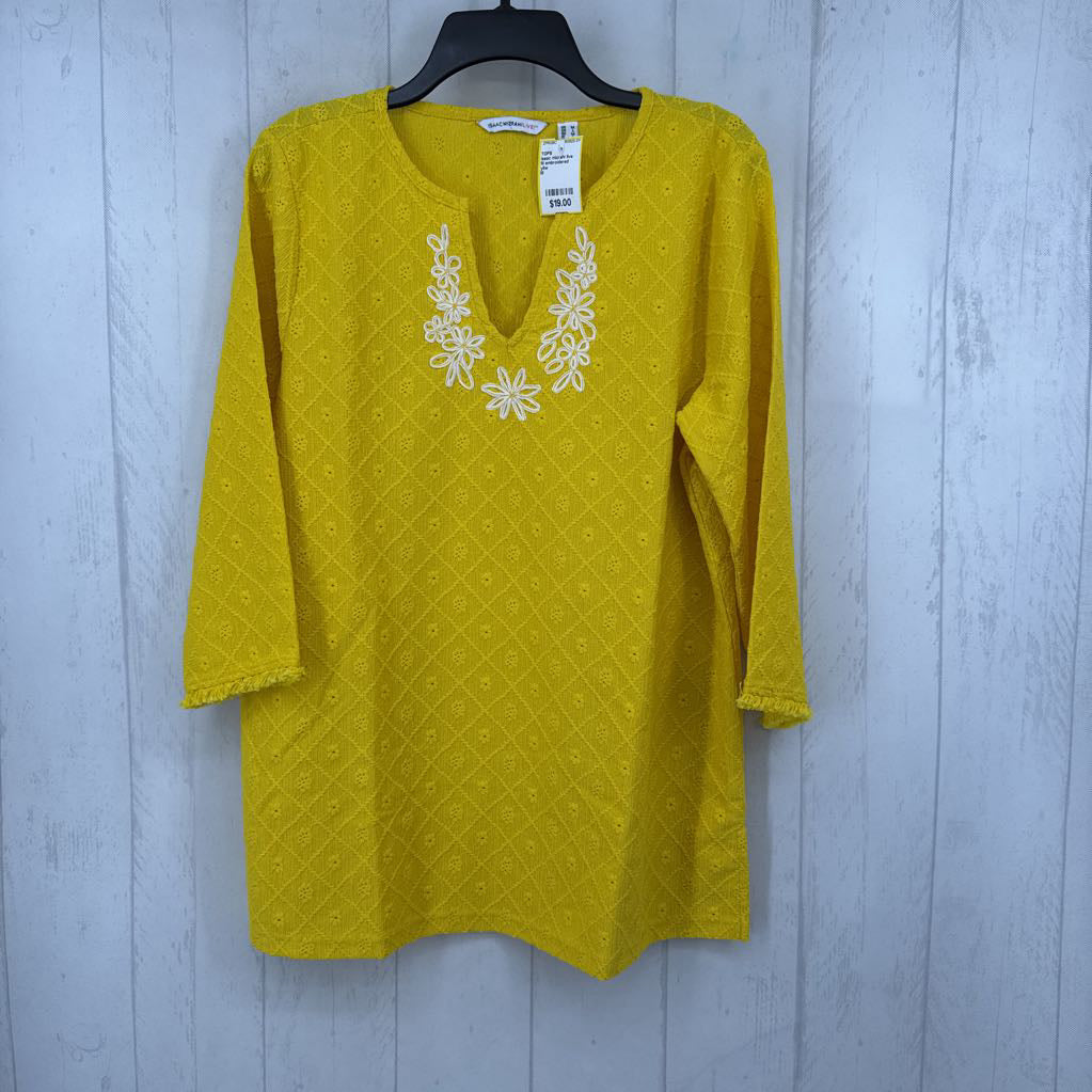 M embroidered eyelet split neck 3/4 slv top
