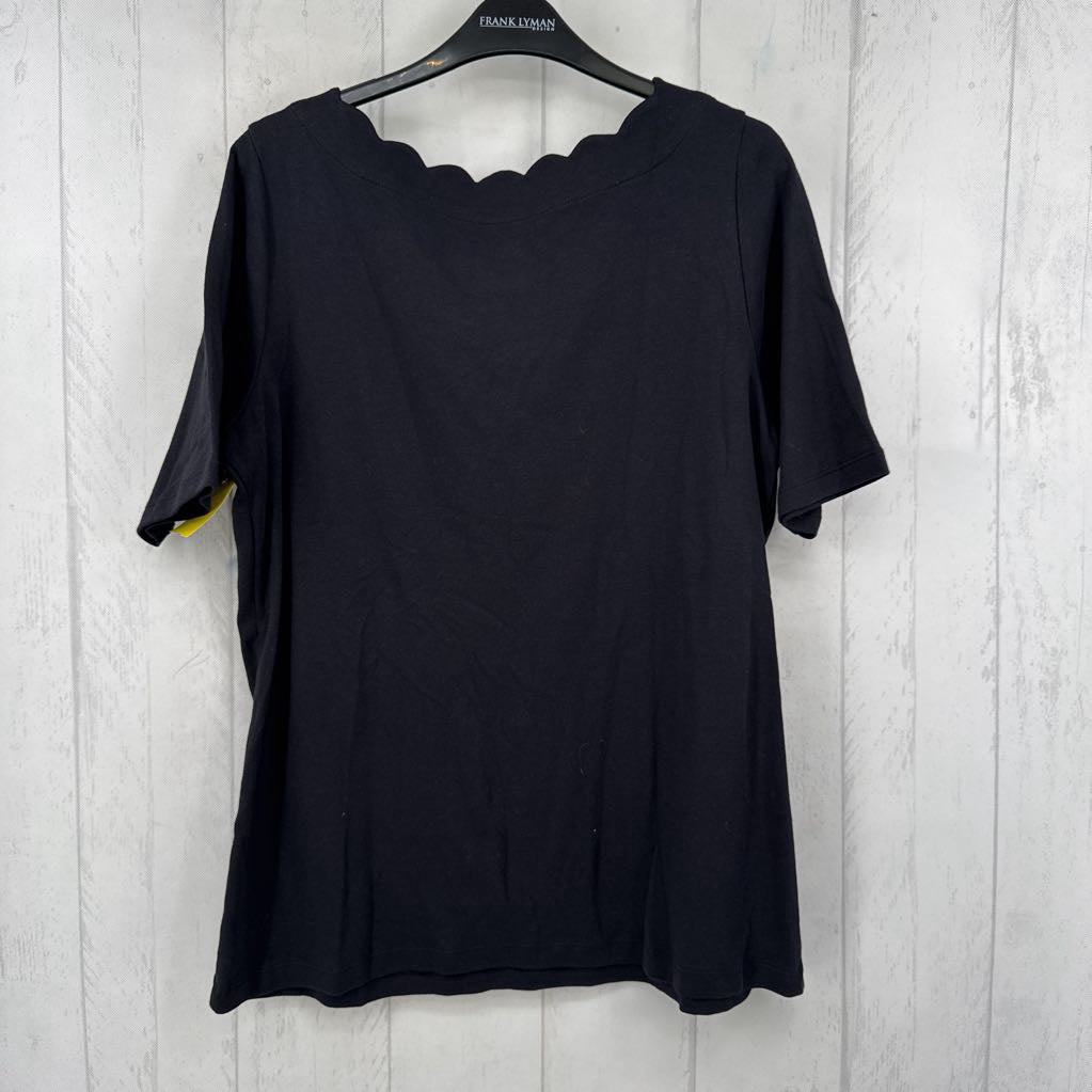 R30 M scalloped neckline s/s tee