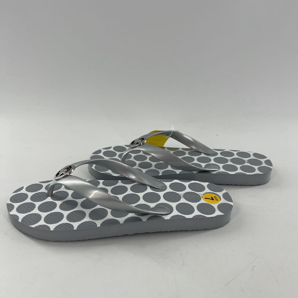 7 polka dot flip-flops