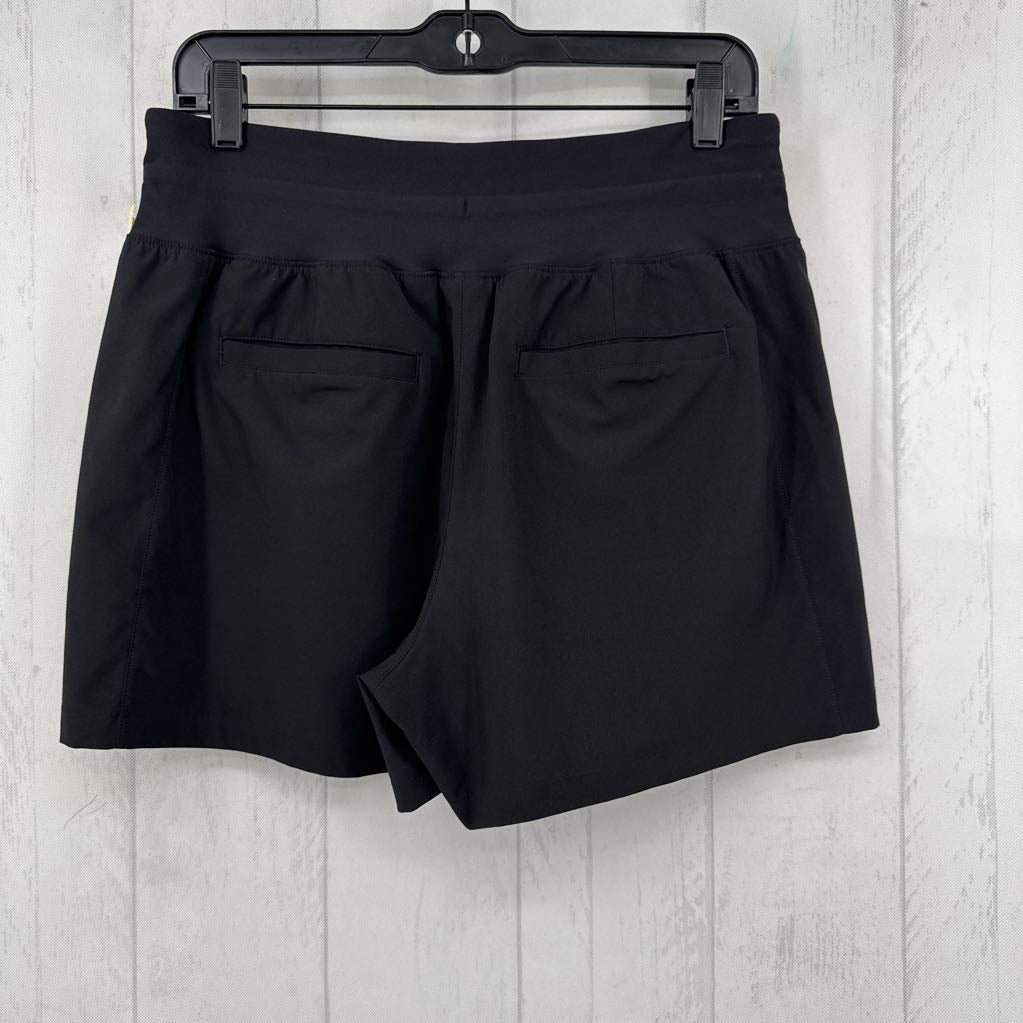 M hi-rise shorts
