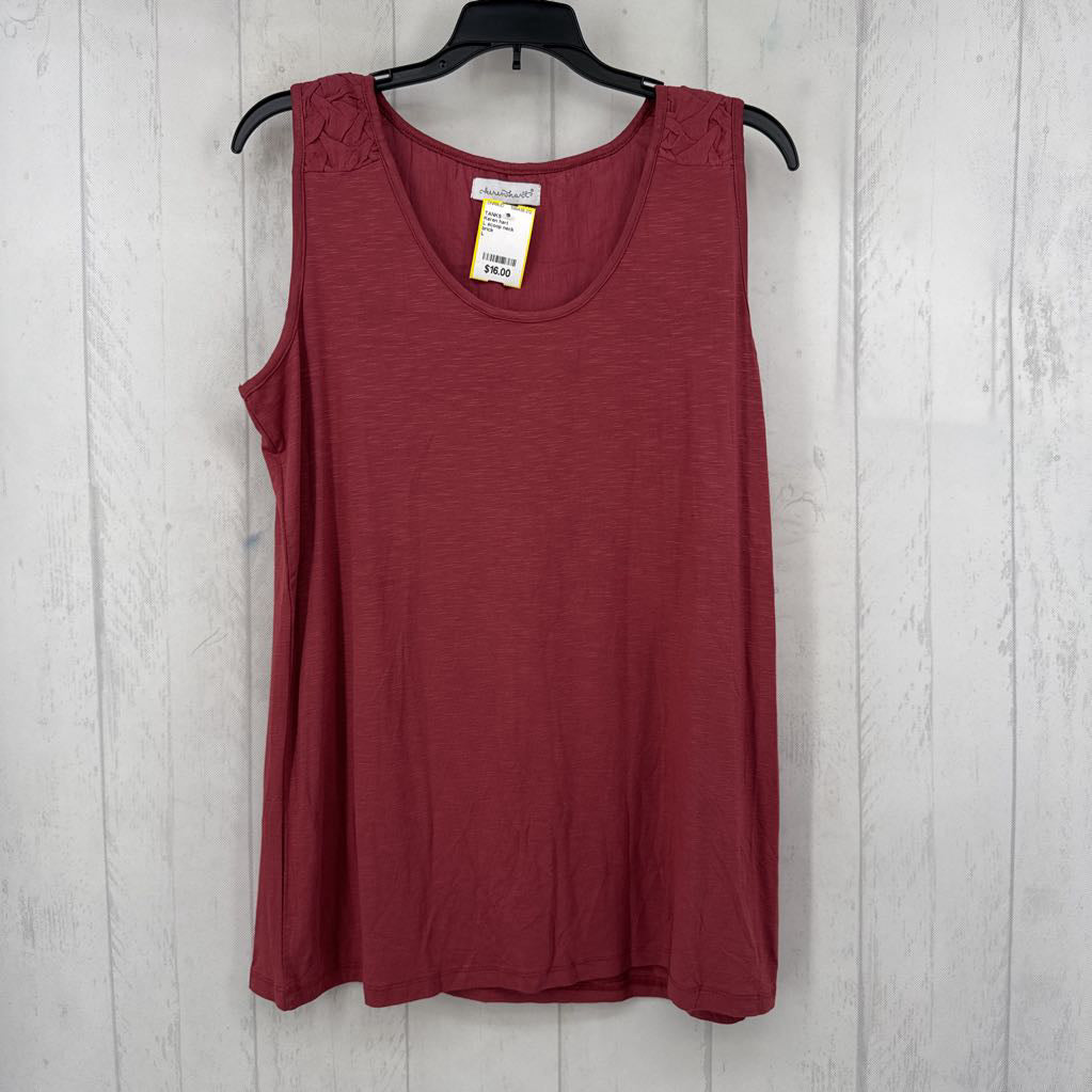 L scoop neck flowy tank