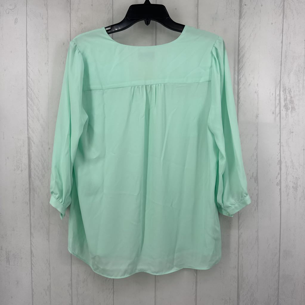 L scalloped trim button down 3/4 slv top
