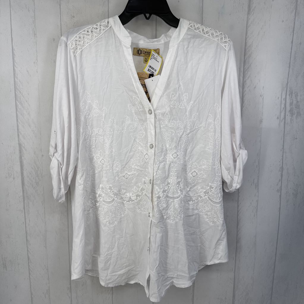 XL embroidered button down 3/4 slv top
