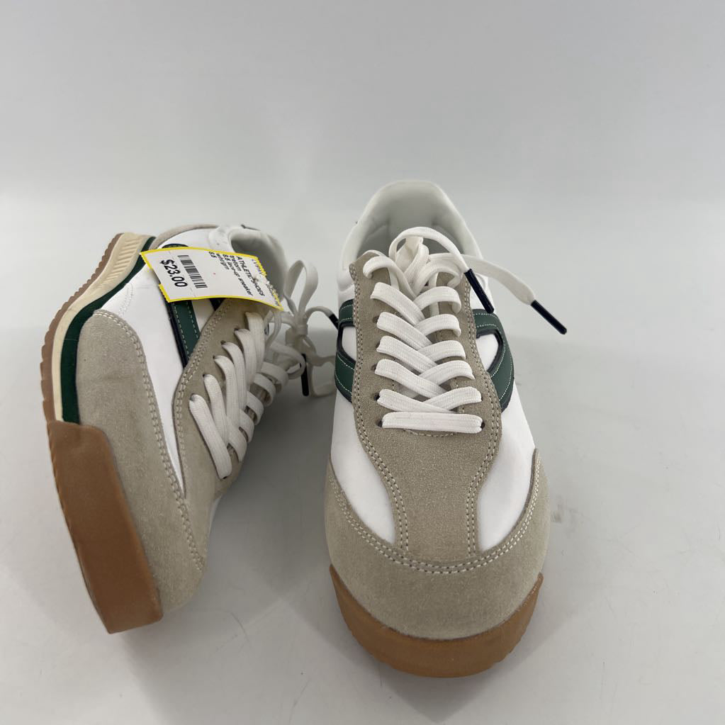 8.5 lace-up sneaker