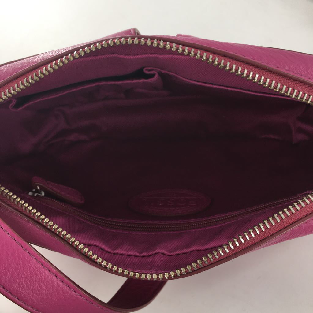 leather crossbody w/ two front flap pockets