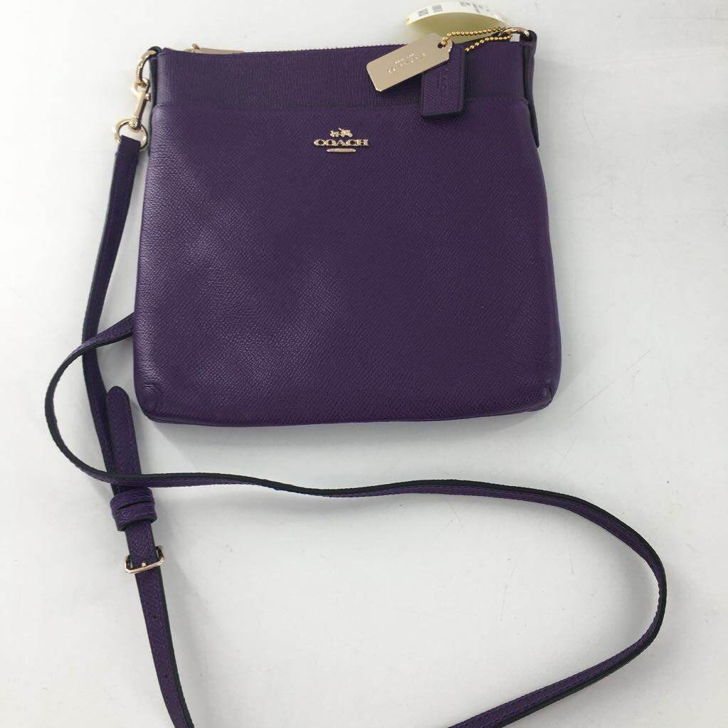 pebbled crossbody w/ slip pocket