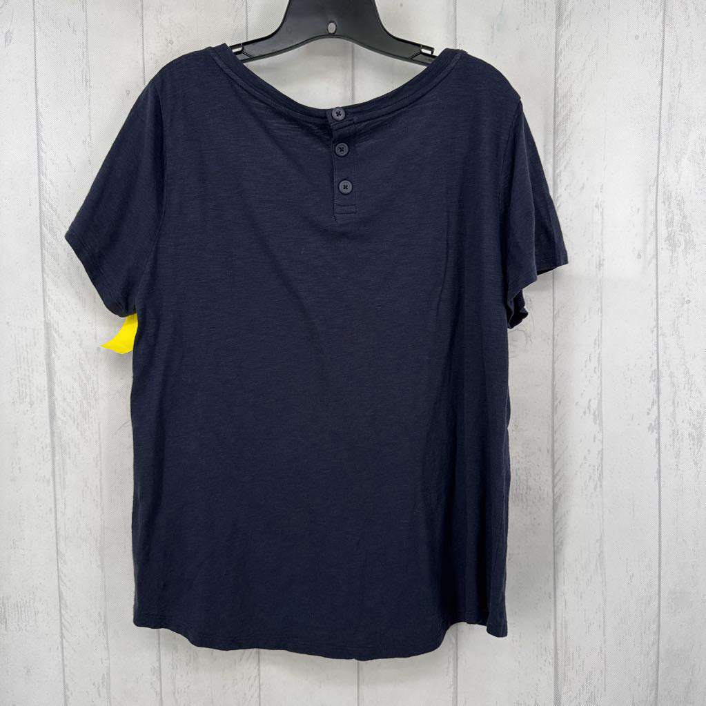 XL round neck button down s/s tee