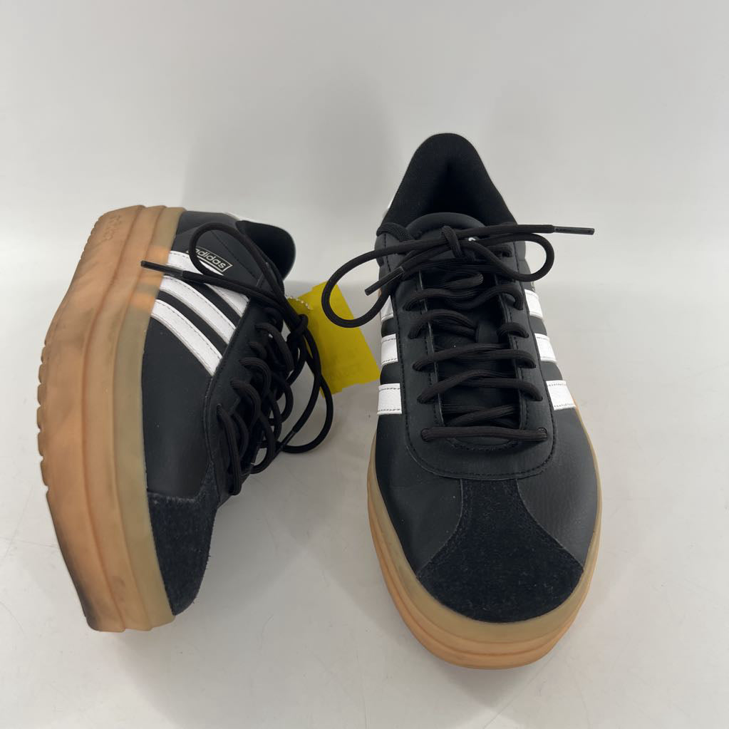 9 platform lace-up sneaker