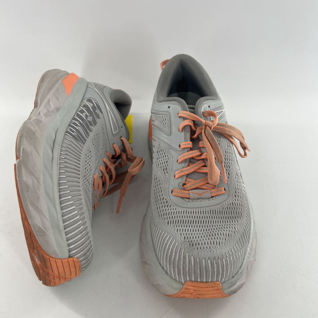 9.5 lace-up sneaker