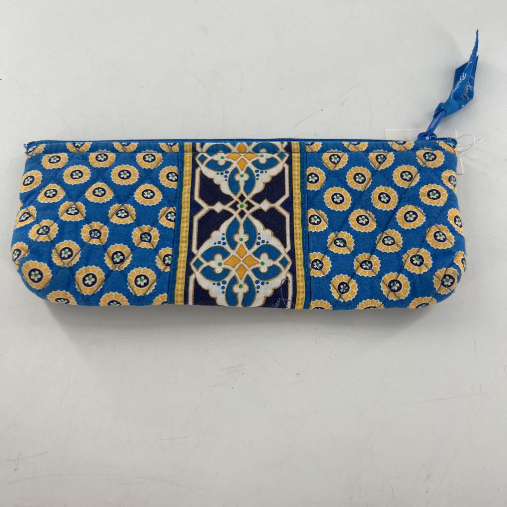 circular pattern quilted pouch
