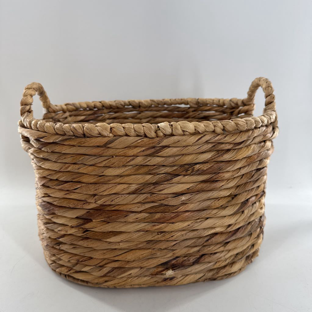Med seagrass basket w/ handles