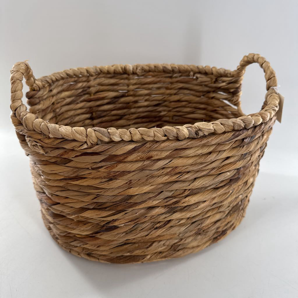 Med seagrass basket w/ handles