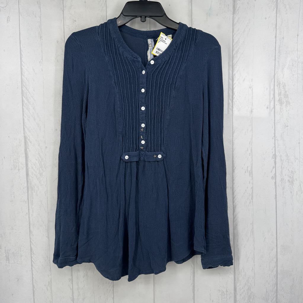 S pleated front button down back l/s top